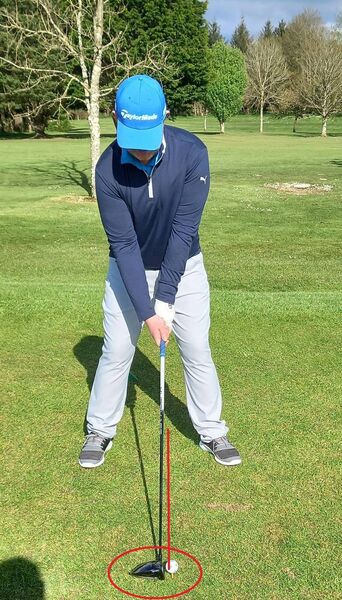 Pic 1: The ball was teed very low and towards the middle of his stance Pic 1: The ball was teed very low and towards the middle of his stance