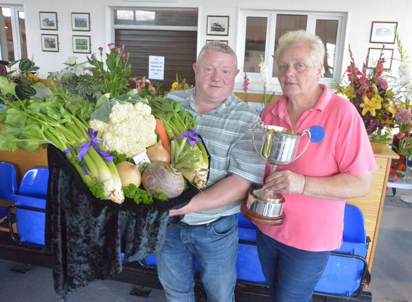 Michael McGoldrick from Dromahair, Co Leitrim, was the overall winner in the vegetable section. She was presented her cup by Mary Maye.