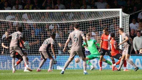 Micky van de Ven scores as 10-man Tottenham go top with win over Luton