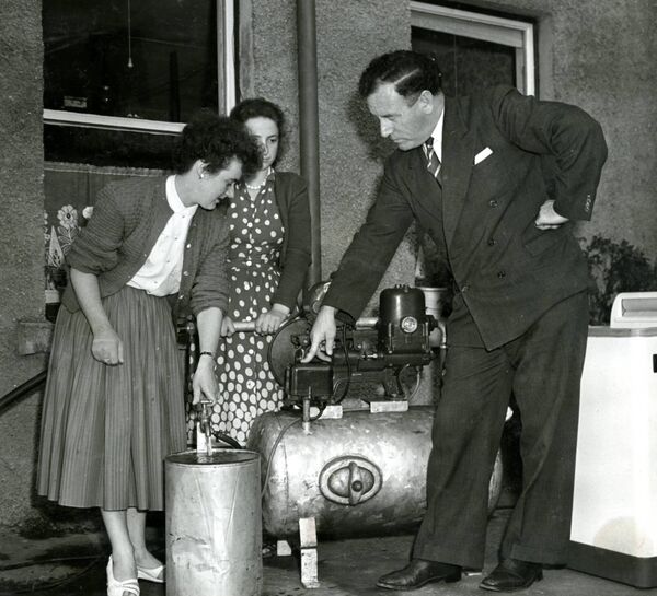 An ESB representative demonstrates new equipment to interested housewives in the 1950s. Picture: ESB Archives An ESB representative demonstrates new equipment to interested housewives in the 1950s. Picture: ESB Archives