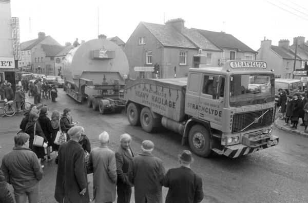 A very large boiler for Asahi going through the streets of Ballina in October 1982. Picture: Western People Archives A very large boiler for Asahi going through the streets of Ballina in October 1982. Picture: Western People Archives