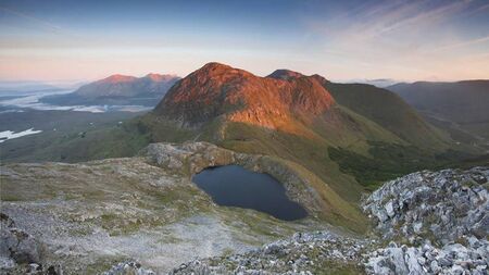 Máméan, Maum Turk range and scéals 