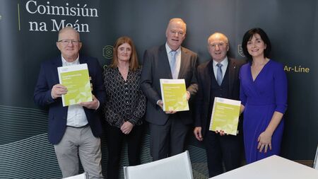 Midwest Radio signs new 10-year contract