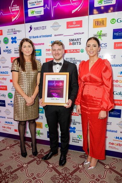 Emily O’Kane, retail customer experience manager, The National Lottery, presents the Bronze Convenience Store of the Year (Medium) to Casey’s Londis Balla, represented by Peter O’Dowd and Kathryn Maloney Emily O’Kane, retail customer experience manager, The National Lottery, presents the Bronze Convenience Store of the Year (Medium) to Casey’s Londis Balla, represented by Peter O’Dowd and Kathryn Maloney