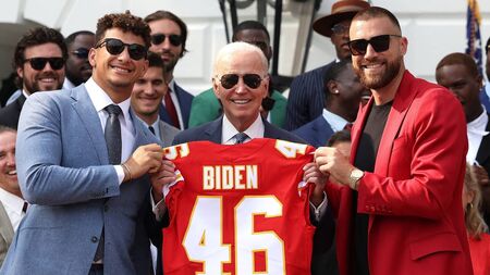 Seeking political gain between the white lines