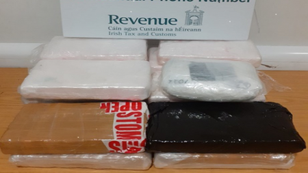 Man (30s) arrested after cocaine worth €1.1m seized at Dublin Airport
