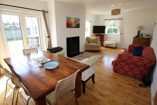 The living room at 3 Uisce Saol.