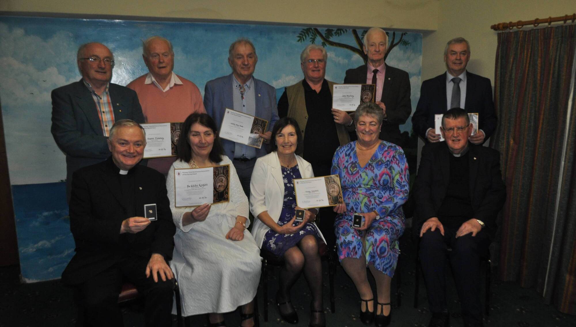 Local Notes: Mid Killala PTAA presentation of gold pins at social held in Hiney's, Crossmolina. - Community - Vimarsana News
