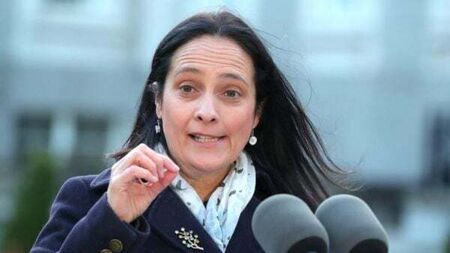 Catherine Martin criticised by opposition parties over RTÉ crisis