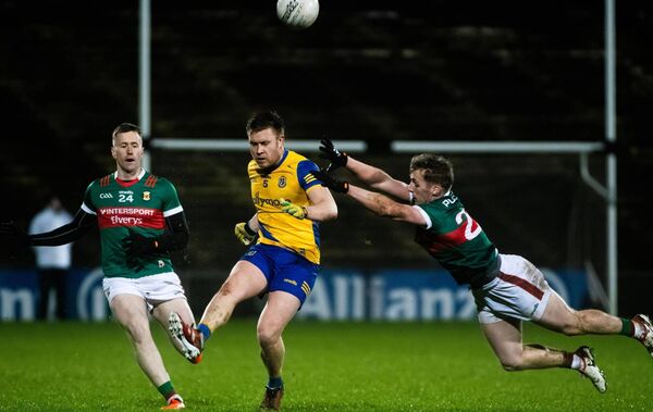 Mayo’s Eoghan McLaughlin is at full stretch to stop Roscommon’s Niall Daly, with Cillian O'Connor watching on.