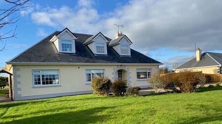 Well presented spacious Mayo family home is 30 mins from Galway city