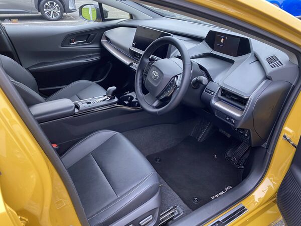 The dark interior was softened by the mid-grey roof lining and some nice embellished silver trim. 
