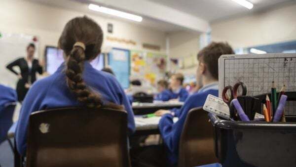 Teachers complain to Education Minister about 'sleepless nights' due to staff shortages