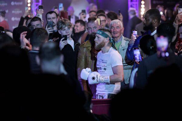 Ray Moylette makes his way to the ring. INPHO/Laszlo Geczo