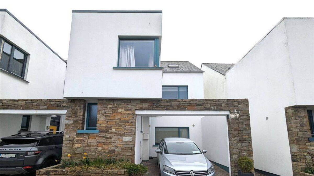 Modern design home is presented in excellent condition throughout