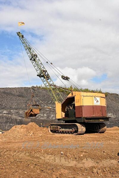 The machines had a simple mechanical system operated by levers, pulley wheels and steel ropes – thus the name, dragline - and they drank deiseal like there was no tomorrow. The machines had a simple mechanical system operated by levers, pulley wheels and steel ropes – thus the name, dragline - and they drank deiseal like there was no tomorrow.