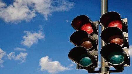Calls for traffic lights at notorious bottleneck