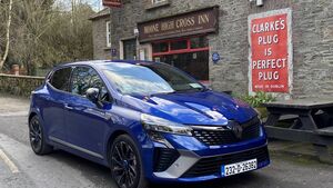 Clio adds a full hybrid version to line-up Clio adds a full hybrid version to line-up
