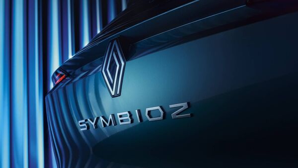 Renault reveals new C-segment hybrid