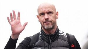 Former United player urges Manchester United to keep faith with Erik ten Hag Former United player urges Manchester United to keep faith with Erik ten Hag