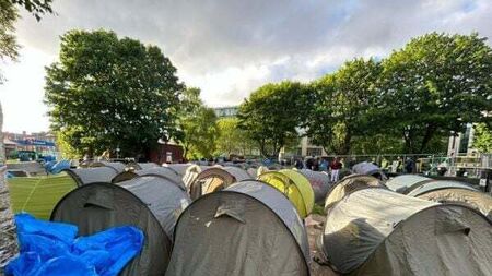 Fresh operation to clear tents from along Grand Canal carried out