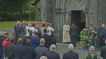 Hundreds attend final farewell of GAA legend John O’Mahony