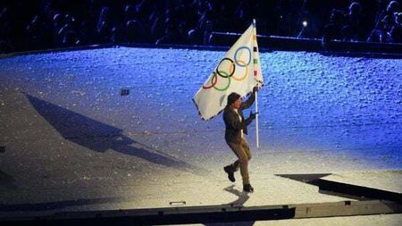 Tom Cruise brings Hollywood magic to Paris Olympics closing ceremony