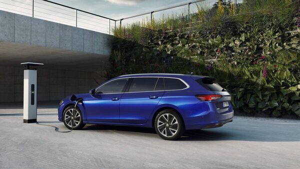 Škoda announces new Superb PHEV pricing deals