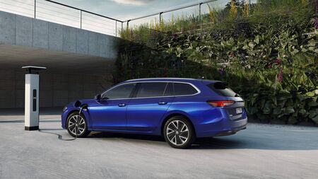Škoda announces new Superb PHEV pricing deals