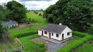 Countryside Mayo property in prime location is up for grabs for just €120,000