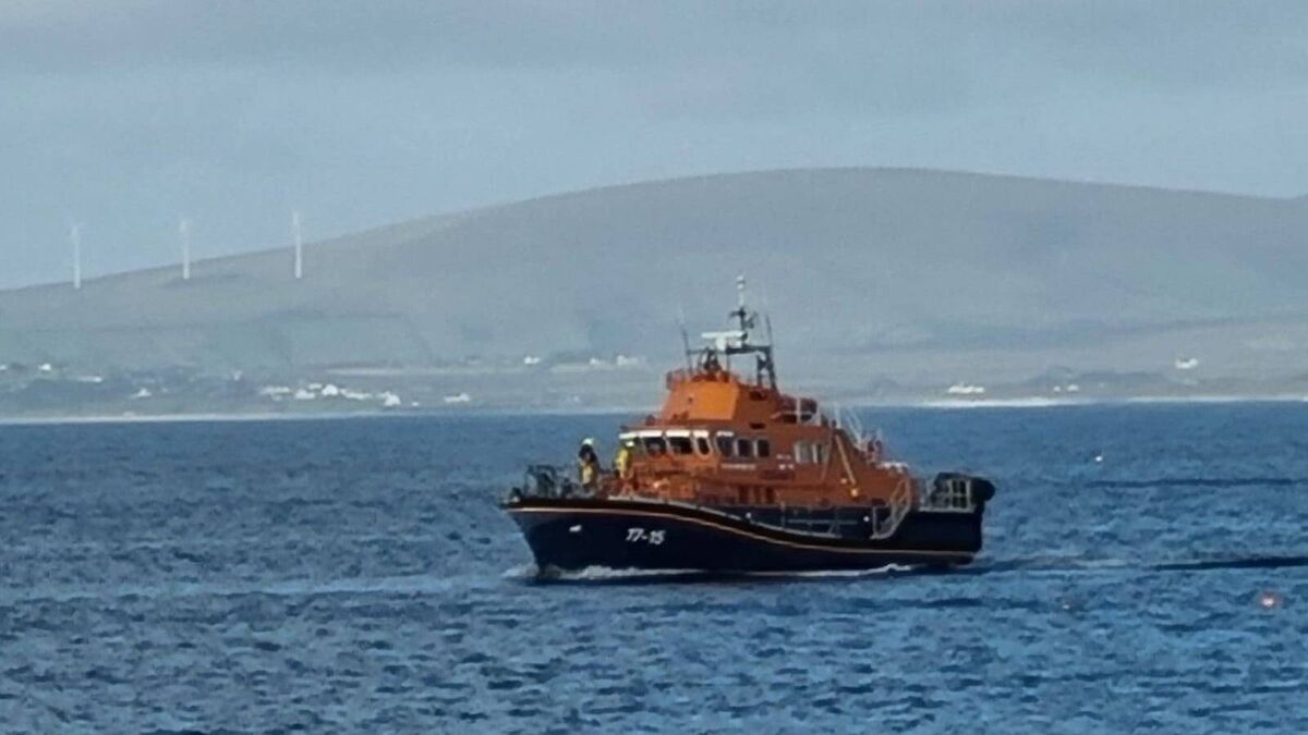 Boat safely escorted to land after getting into difficulty on Mayo coast