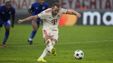 Harry Kane salutes Wayne Rooney after breaking English Champions League record