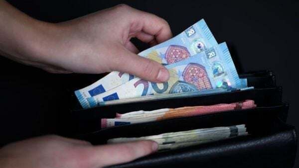 Budget tax and welfare changes will lead to ‘small income gains’ – ESRI