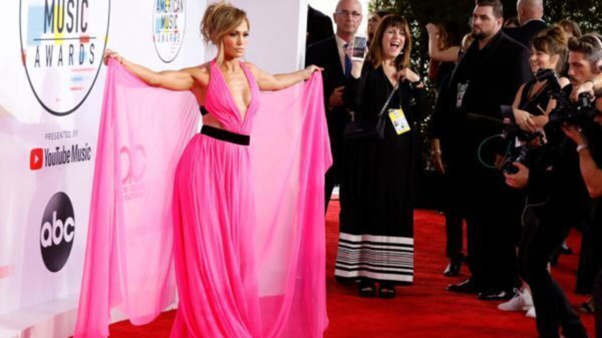 Jennifer Lopez says ‘music really does have power to heal’ in AMAs appearance