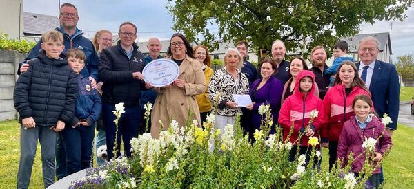 Damian Hall, from SuperValu, presents a plaque to Victoria Grehan, Cluain Aoibhinn Residents, who were the winners of the 2024 SuperValu Claremorris Tidy Towns Residents Estate Competition. Damian Hall, from SuperValu, presents a plaque to Victoria Grehan, Cluain Aoibhinn Residents, who were the winners of the 2024 SuperValu Claremorris Tidy Towns Residents Estate Competition.