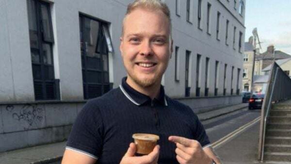 Man pays €51 on eBay for one of the last tubs of curry from Lennox’s chipper