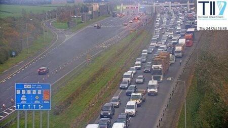 M1 traffic: Drivers face long delays after lorry overturns on motorway