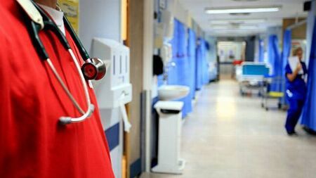 Hospital overcrowding: 426 patients waiting for beds
