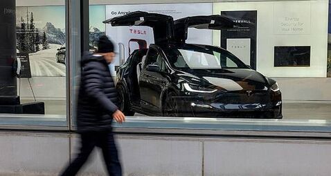 Electric car sales slump continues in October