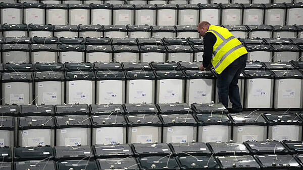 Voters head to polls in ‘too close to call’ General Election