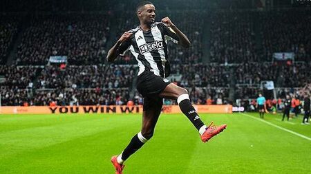 Eddie Howe praises ‘class’ of Alexander Isak as goalscoring run continues