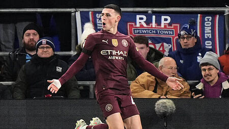 Phil Foden at the double as Man City hit Ipswich for six to return to top four