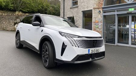 Peugeot introduces its new 5008