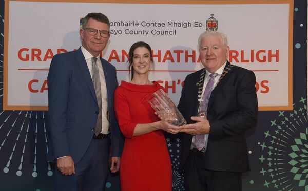 Pictured at the Cathaoirleach’s Awards 2024 being presented with the Contribution to Mayo Life Award by Cathaoirleach Cllr John O’Hara and Chief Executive of Mayo County Council, Kevin Kelly was Norah Patten. 