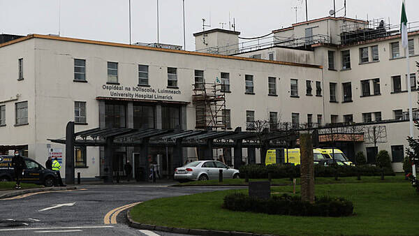 Hospital overcrowding: 453 patients waiting for beds