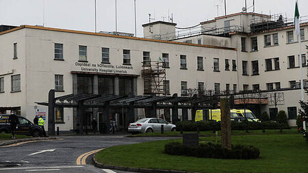 Hospital overcrowding: 453 patients waiting for beds