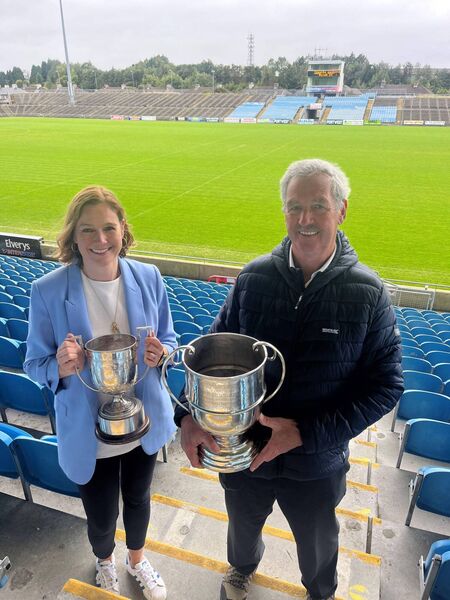 Gráinne agus James Rocke le coirn Paddy Mochlair agus Ward.
