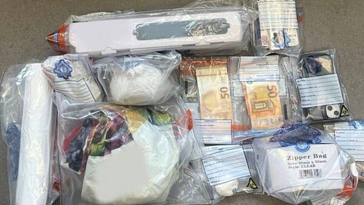 Man (30s) arrested after gardaí seize heroin and cocaine worth almost €150,000