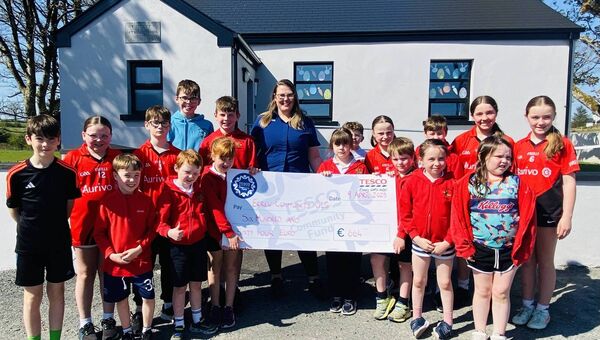 Errew National School children pictured at the Tesco presentation in glorious April sunshine with Robyn Cheesman, Tesco Customer Experience Manager. Errew National School children pictured at the Tesco presentation in glorious April sunshine with Robyn Cheesman, Tesco Customer Experience Manager.