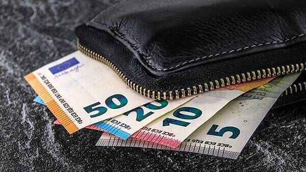 Gen Z advice: Focus on finances but don't create a 'financial hangover' for your 30s